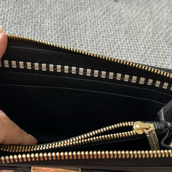 Henry Bendel zip around large wallet - Picture 6 of 6